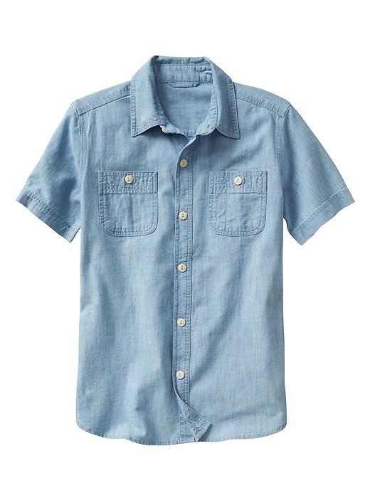 View large product image 1 of 1. Chambray two-pocket short-sleeve shirt