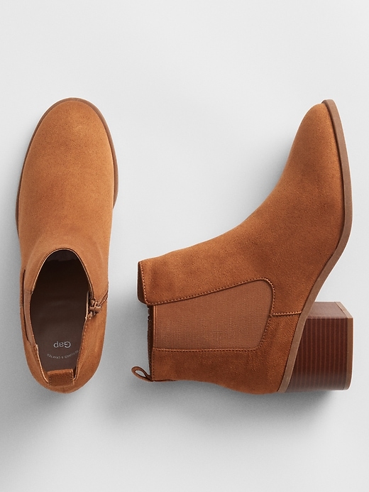 Gap factory chelsea boots 2025