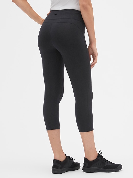 Image number 2 showing, GapFit Sport Compression Legging Capris