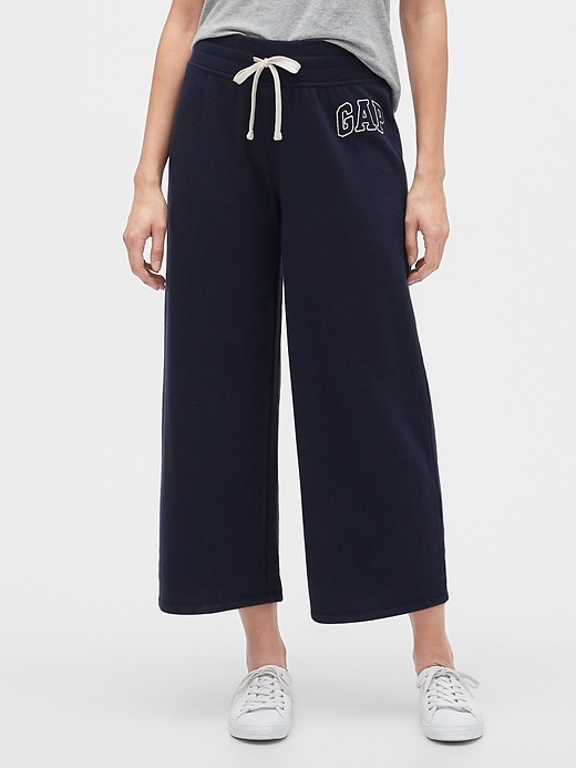 khloe kardashian jean shorts