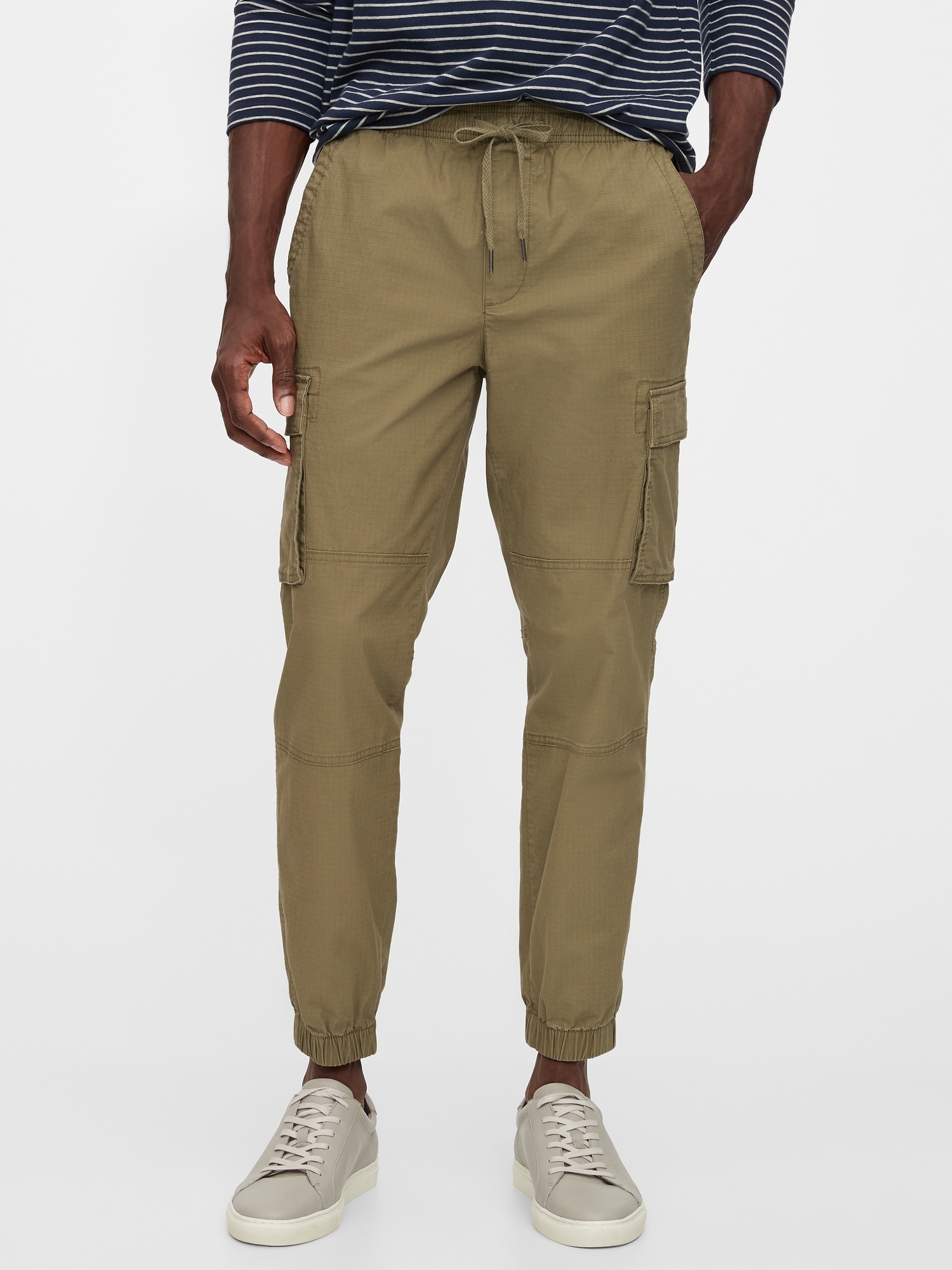essentials fleece regular tapered cargo joggers