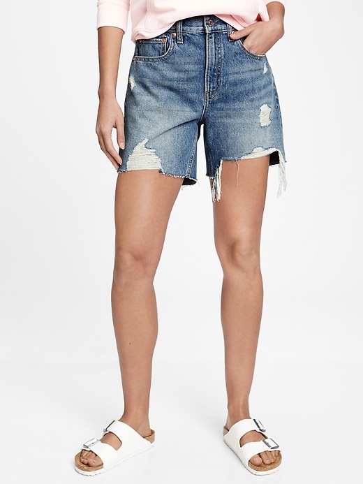 Image number 3 showing, 5'' Mid Rise Distressed  Boyfriend Shorts