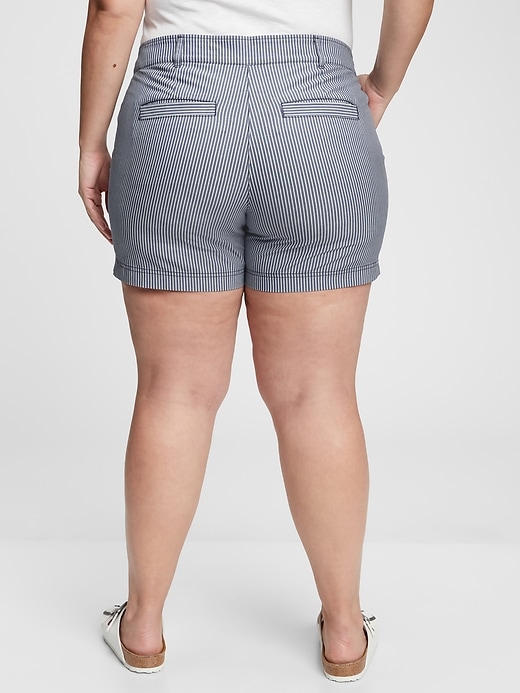 Image number 4 showing, 5'' Khaki Shorts with Washwell&#153