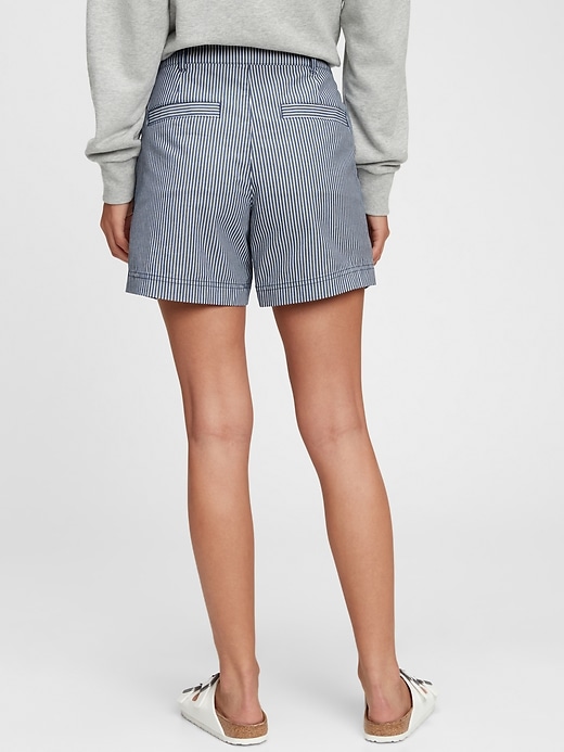 Image number 2 showing, 5'' Khaki Shorts with Washwell&#153