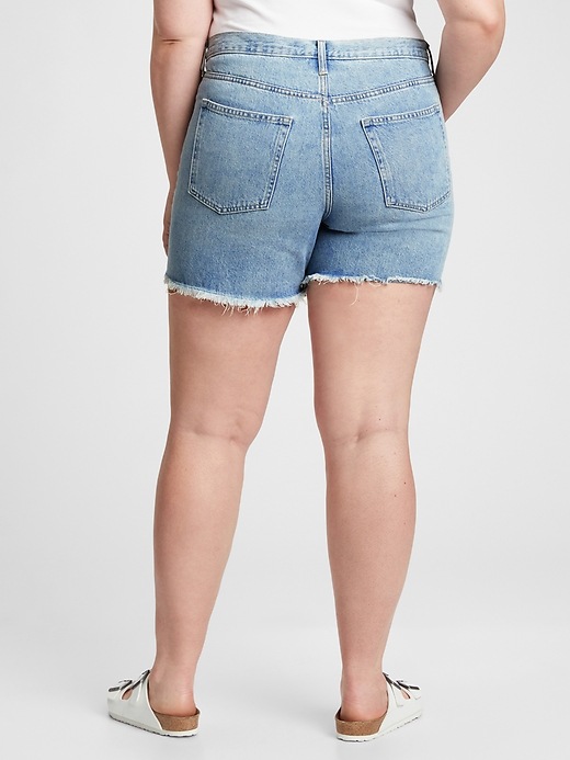 Image number 4 showing, 5'' Mid Rise Distressed  Boyfriend Shorts