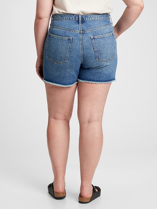 Image number 2 showing, 5'' Mid Rise Distressed  Boyfriend Shorts