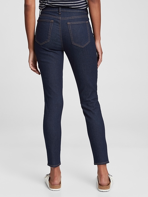 Mid Rise Cropped Favorite Jegging With Washwell