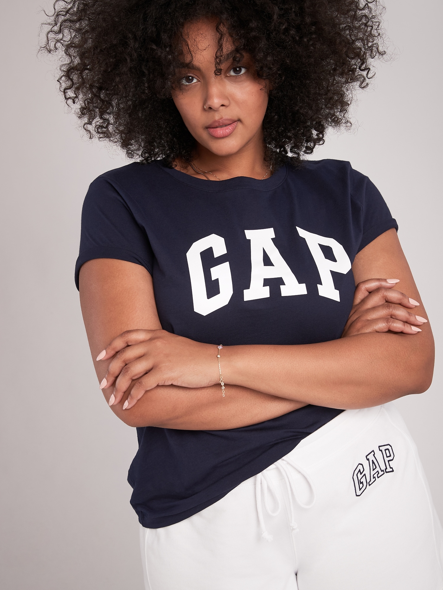 Saucer meditation Forholdsvis Gap Logo T-Shirt | Gap Factory