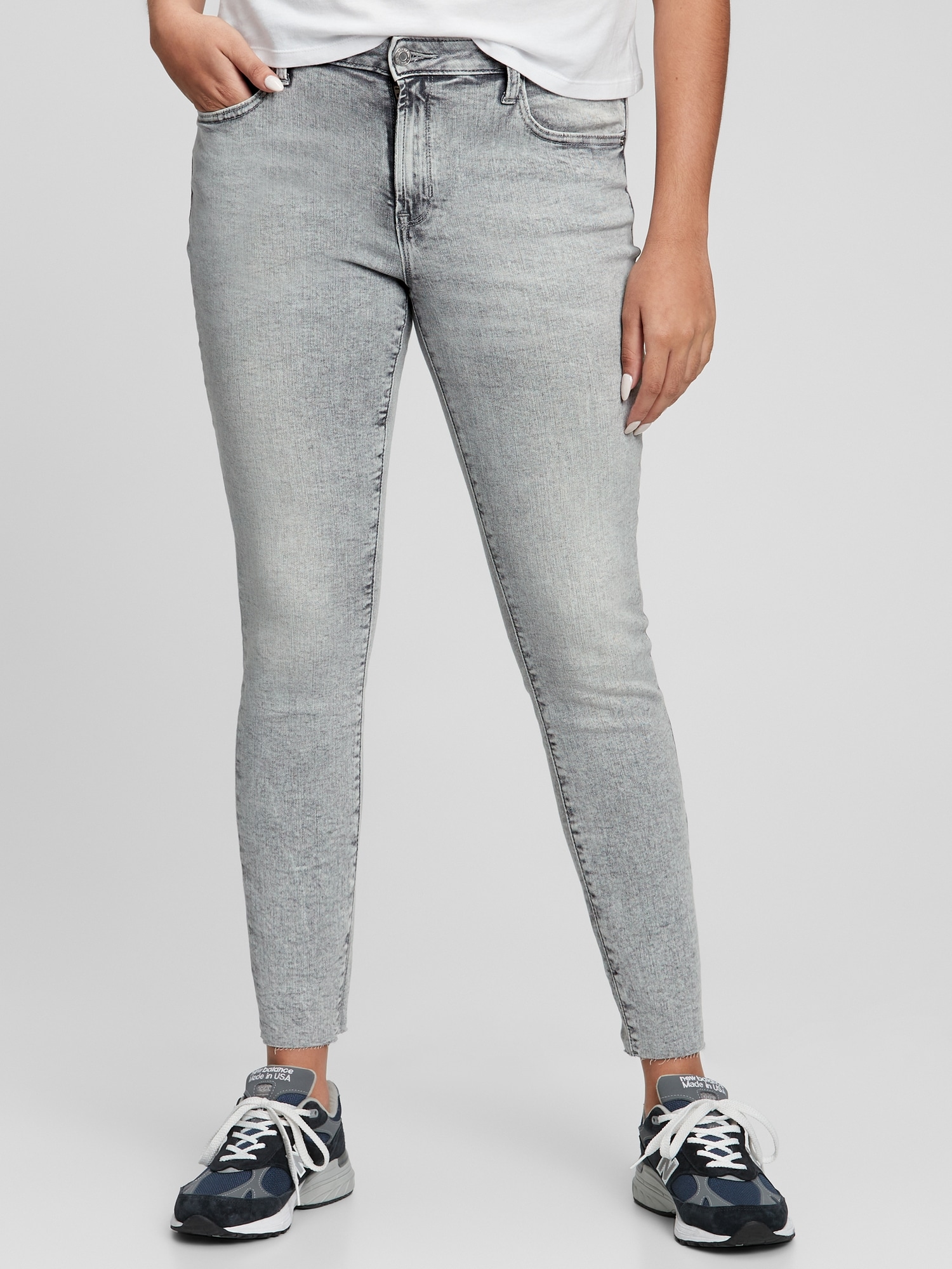 Mid Rise Universal Legging Jeans
