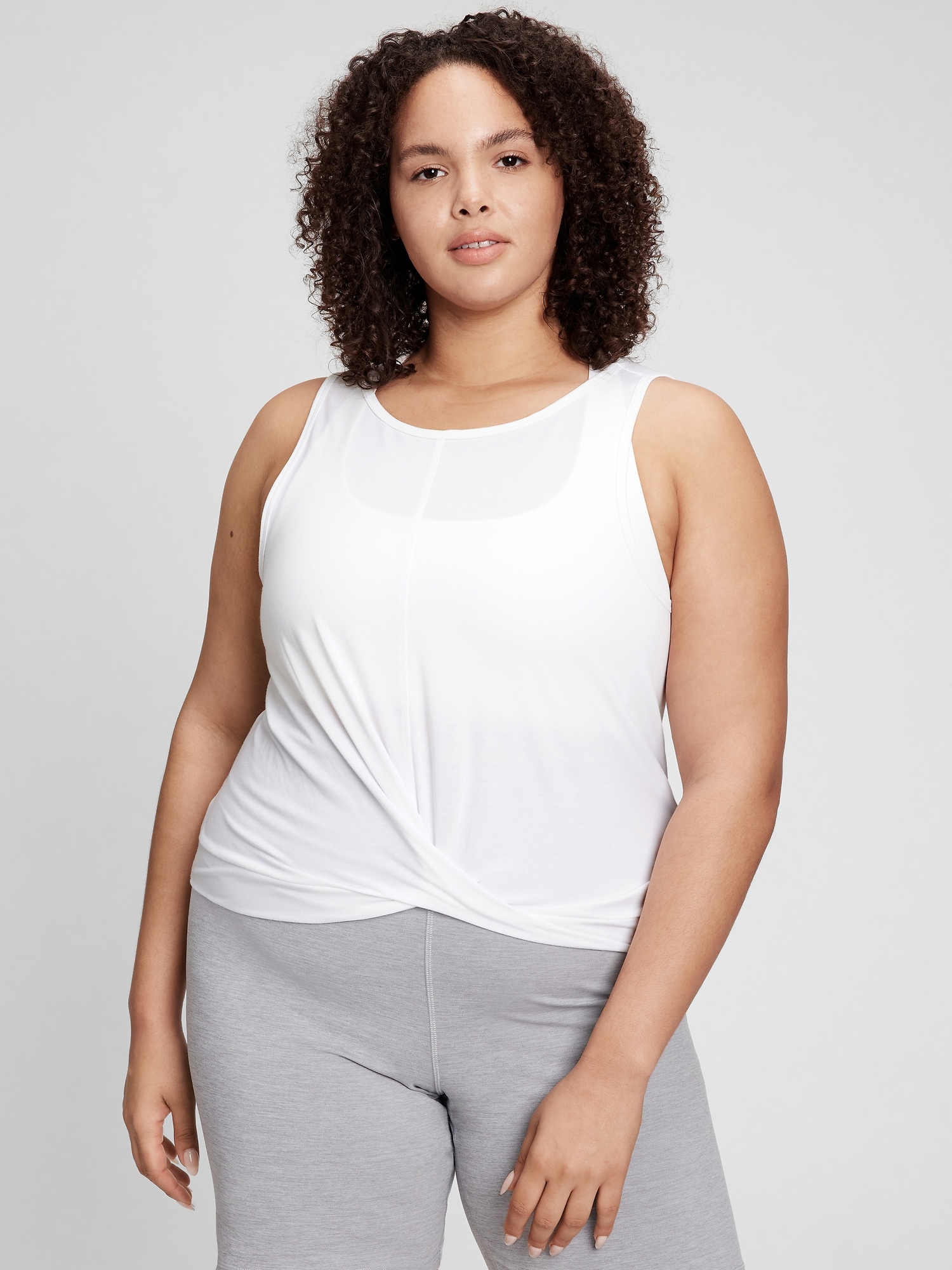 GapFit Twist-Front Top