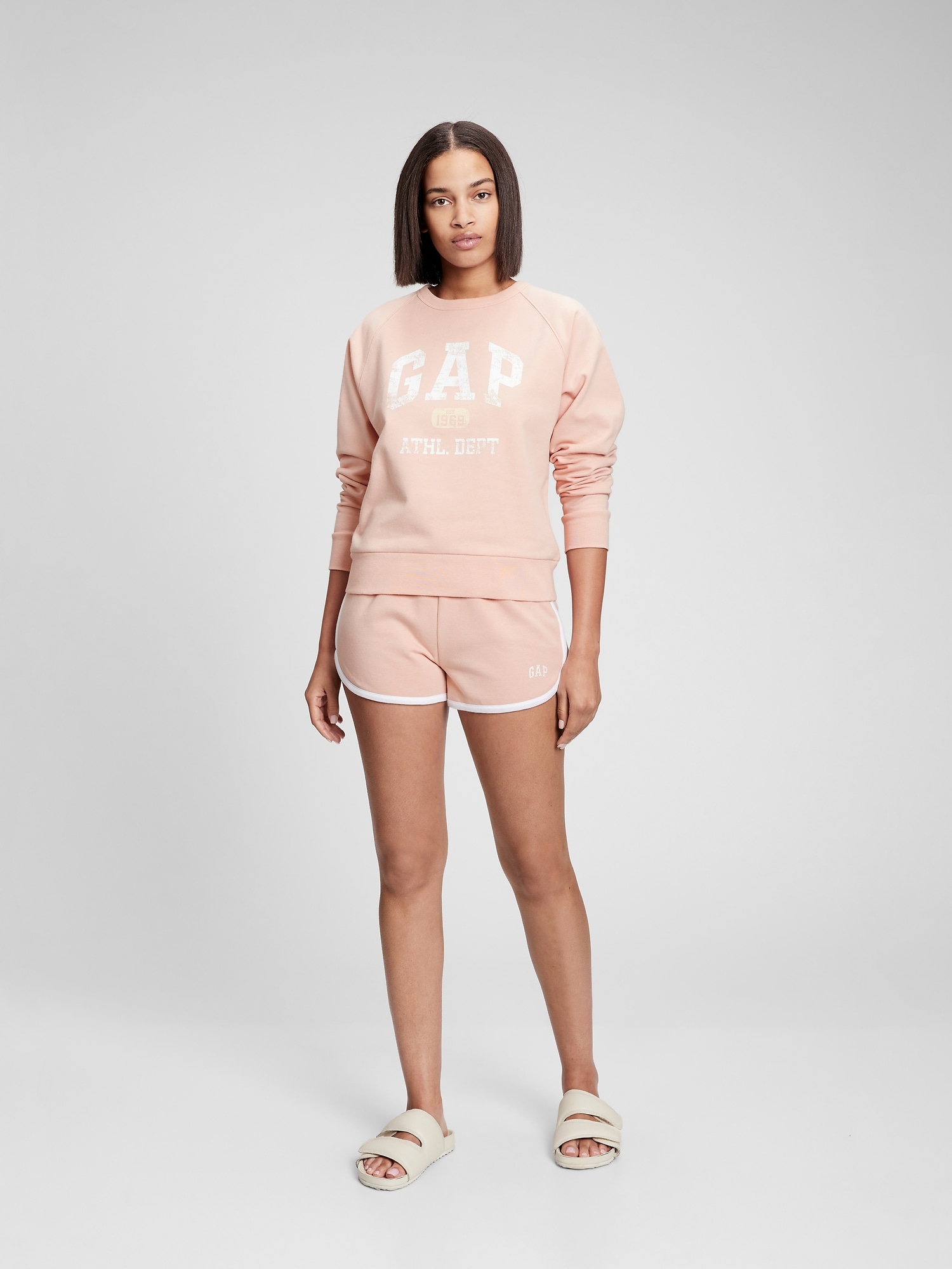 Gap fleece shorts 2025