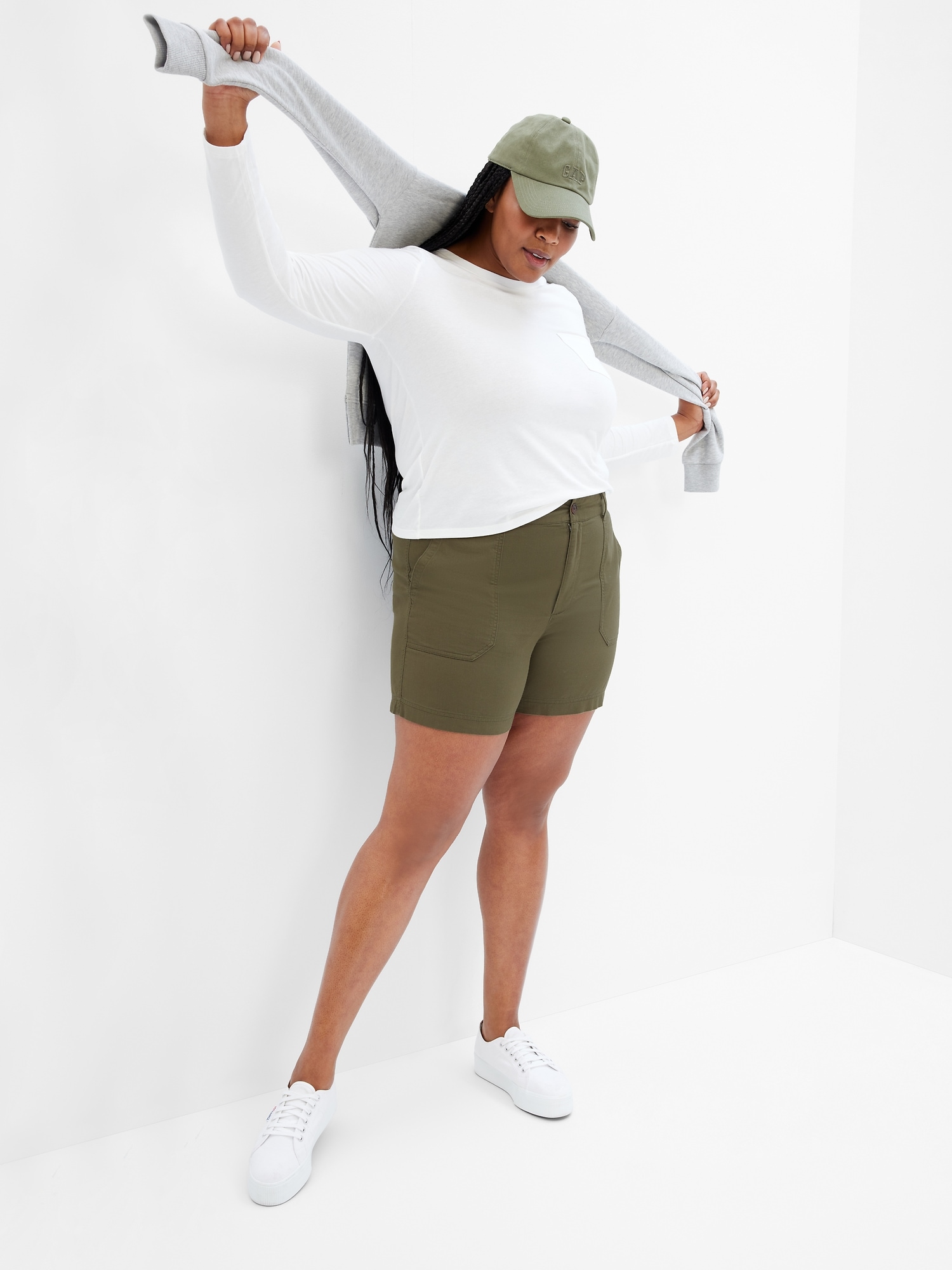 gap girlfriend khaki shorts