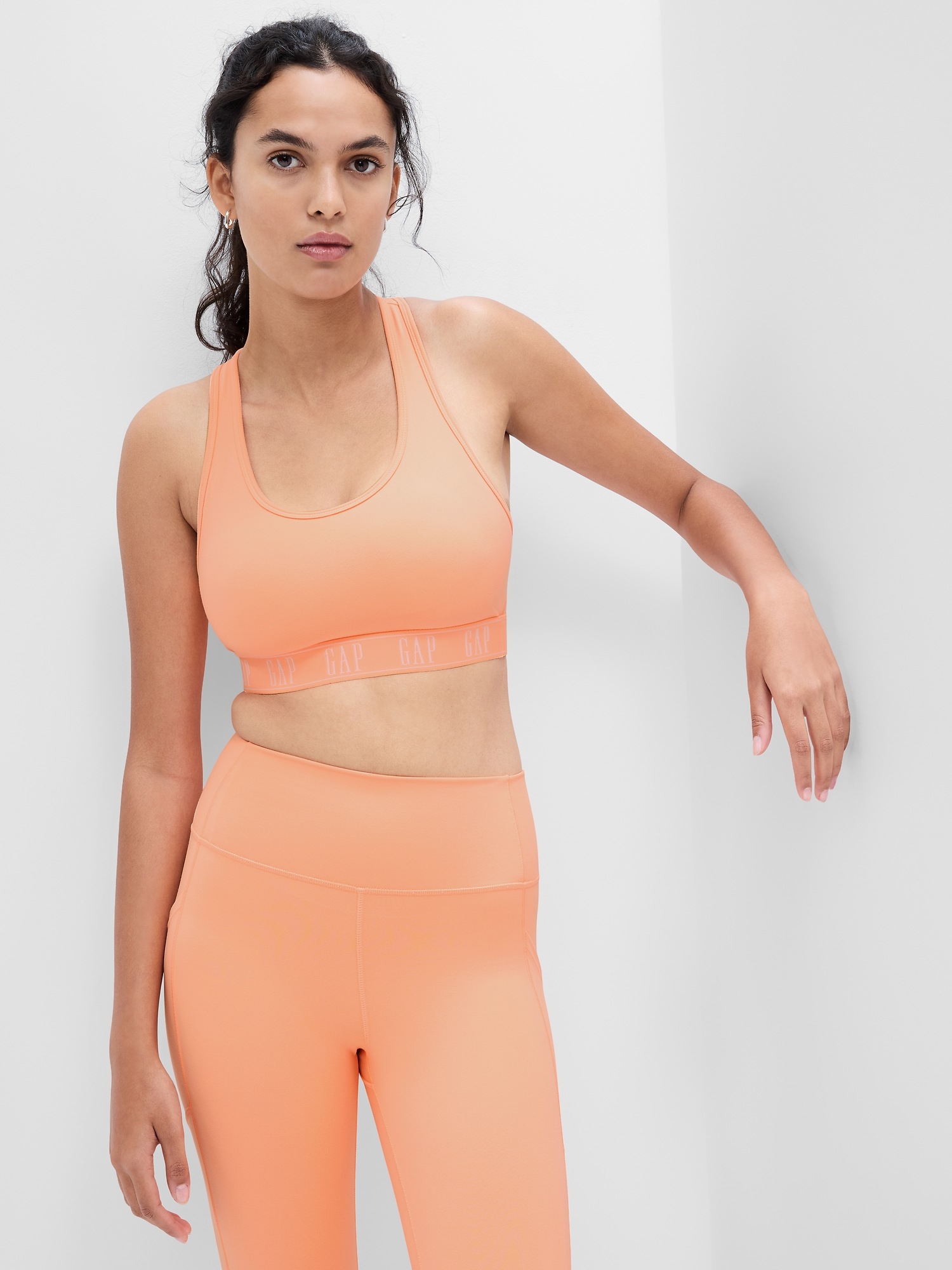 GapFit T-Back Sports Bra