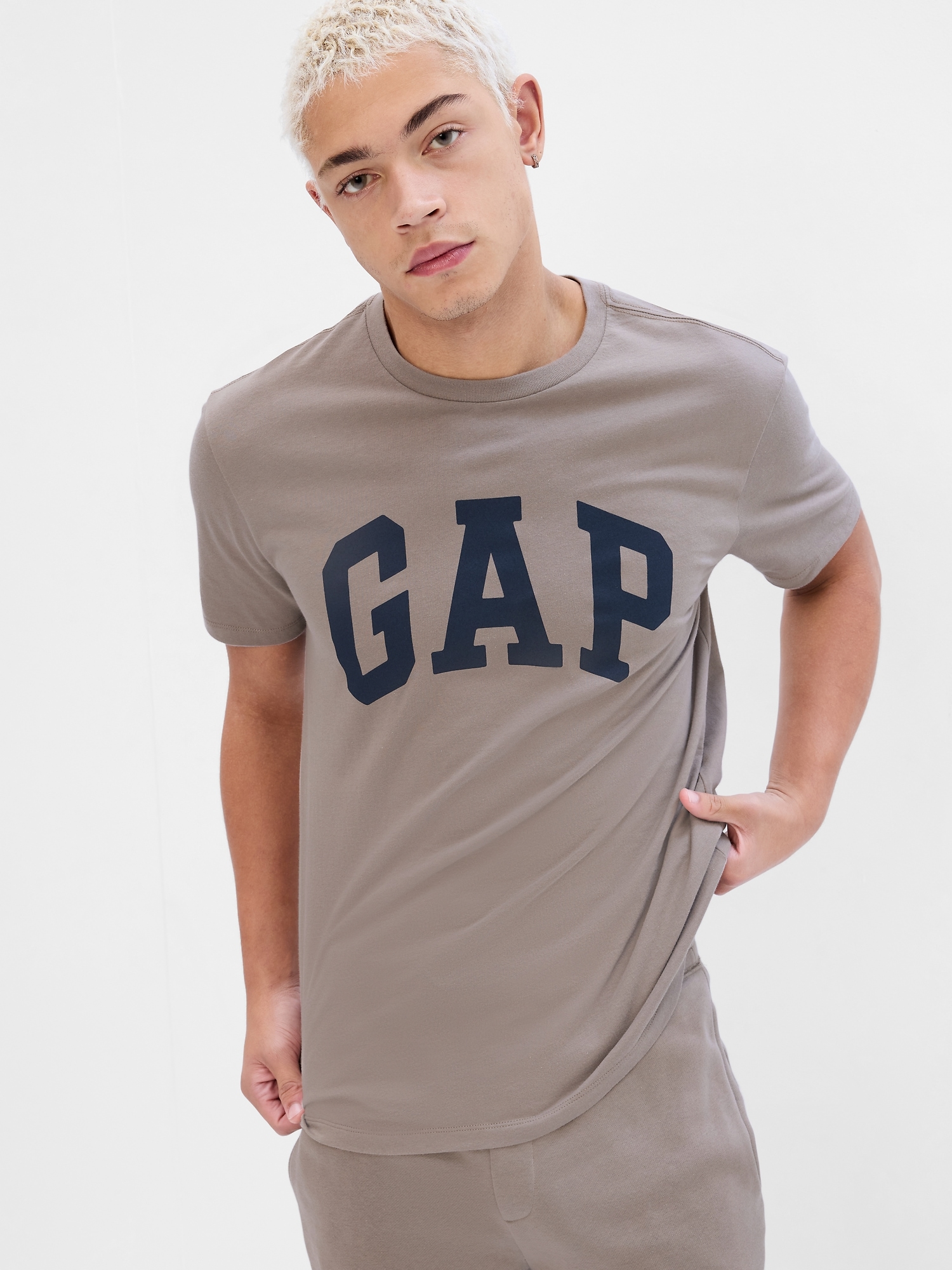 flour Raincoat Begging Gap Logo T-Shirt | Gap Factory