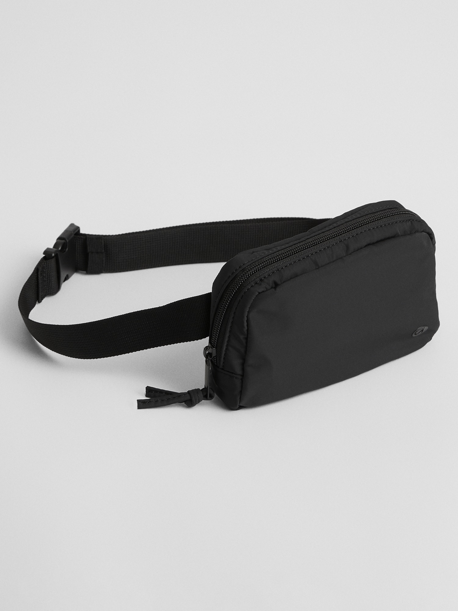 black fanny pack