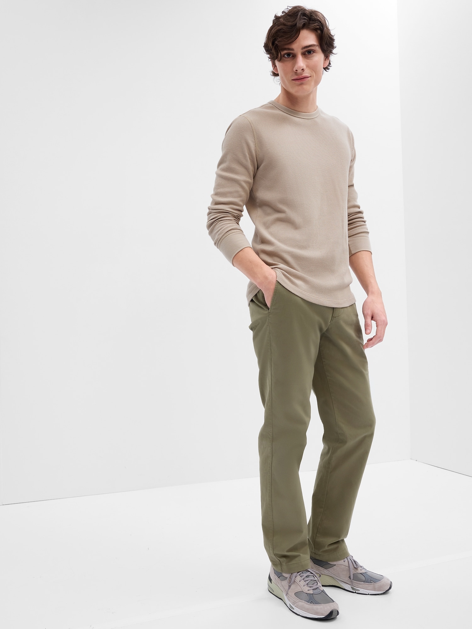 GapFlex Essential Khakis in Straight Fit with Washwell