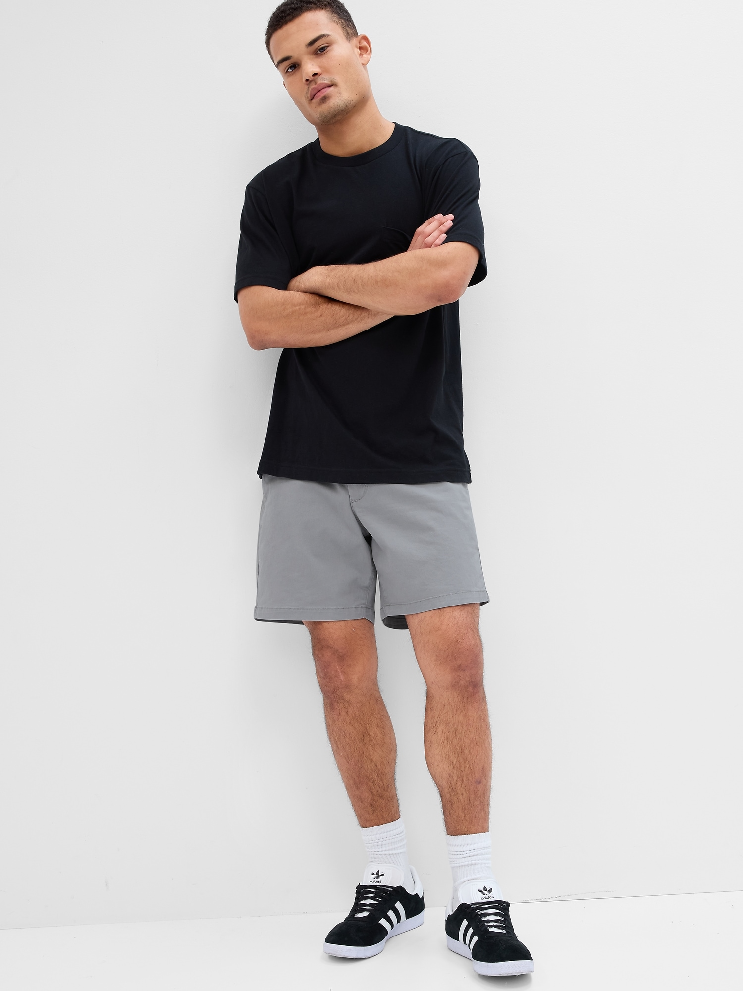 7" Essential Khaki Shorts