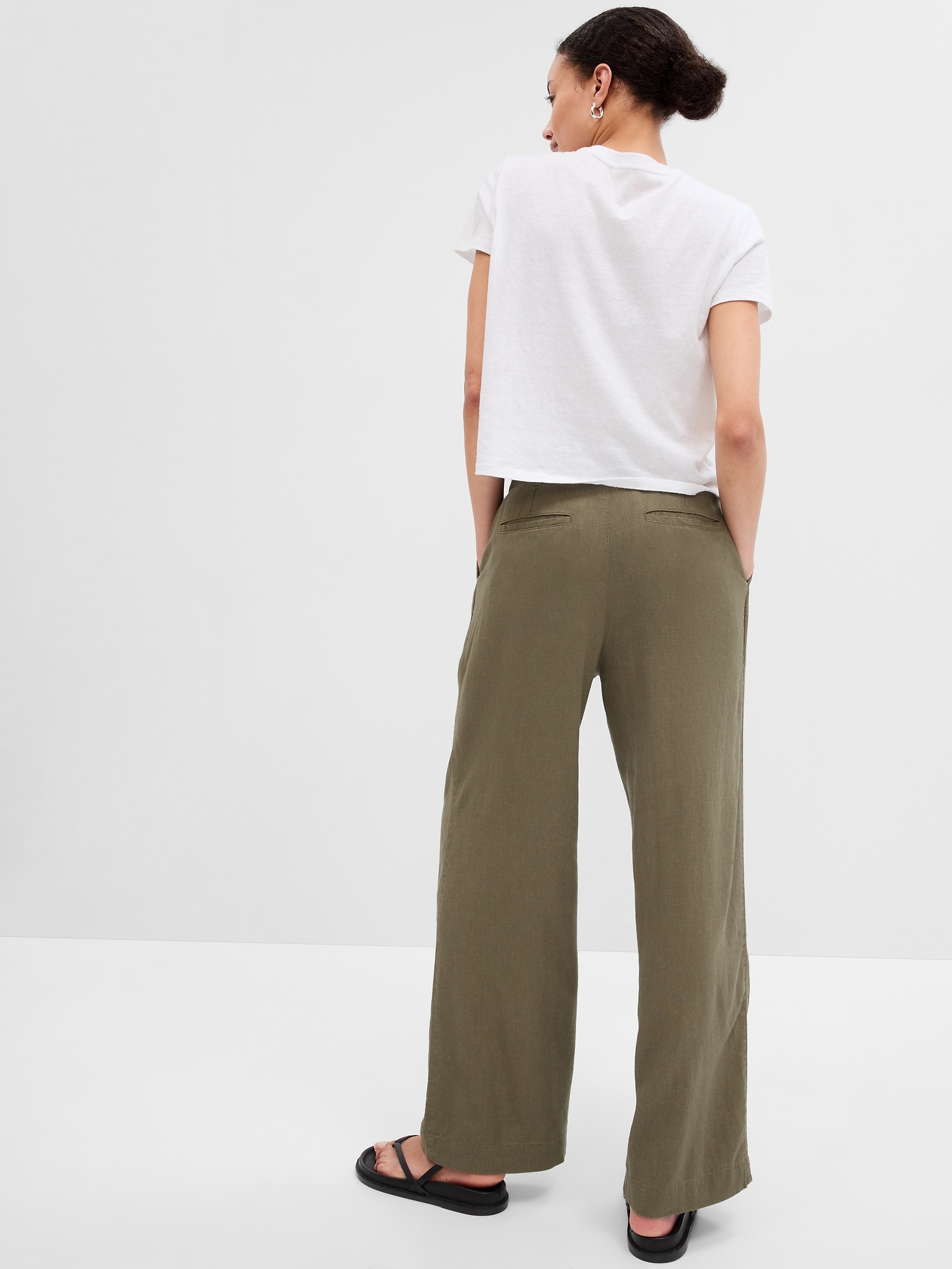 High Rise Wide-Leg Pleated Trousers with Washwell | Gap Factory