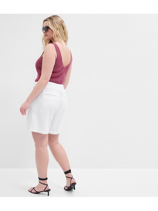 Image number 4 showing, 5" High Rise Pleated Linen Shorts with Washwell