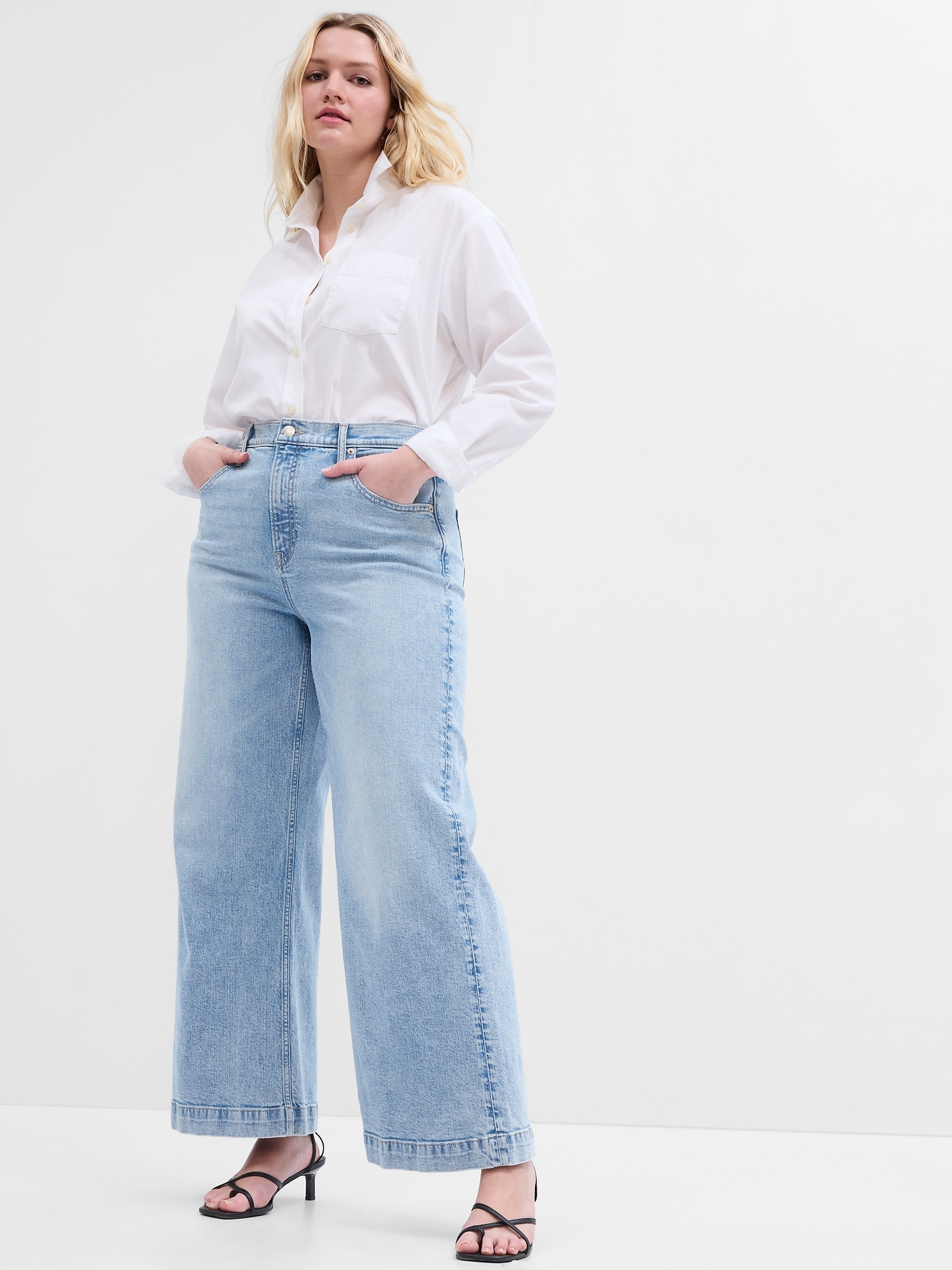 High Rise Wide-Leg Crop Jeans with Washwell | Gap Factory