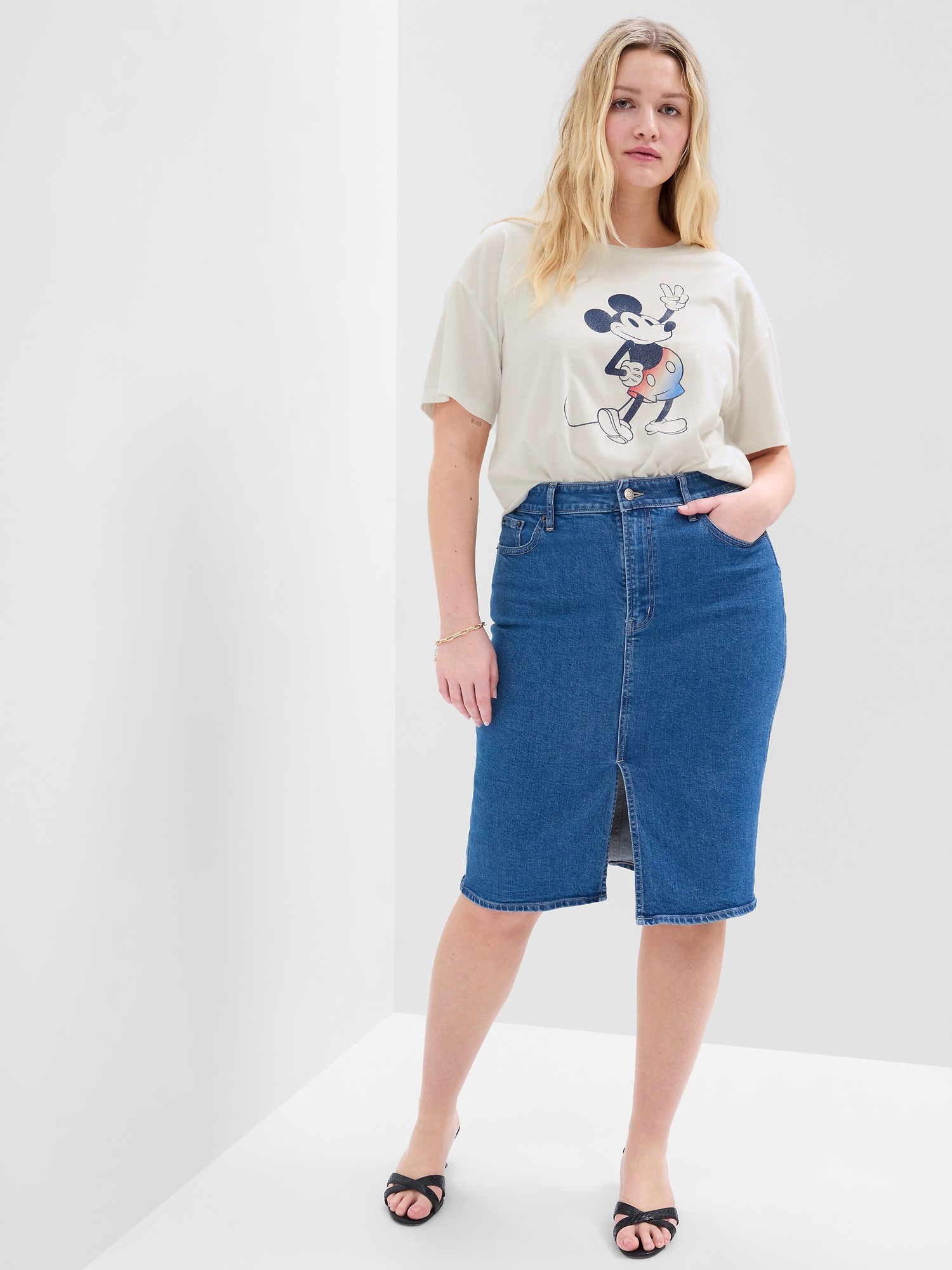 Disney Mickey Mouse and Minnie Mouse Relaxed Graphic T-Shirt