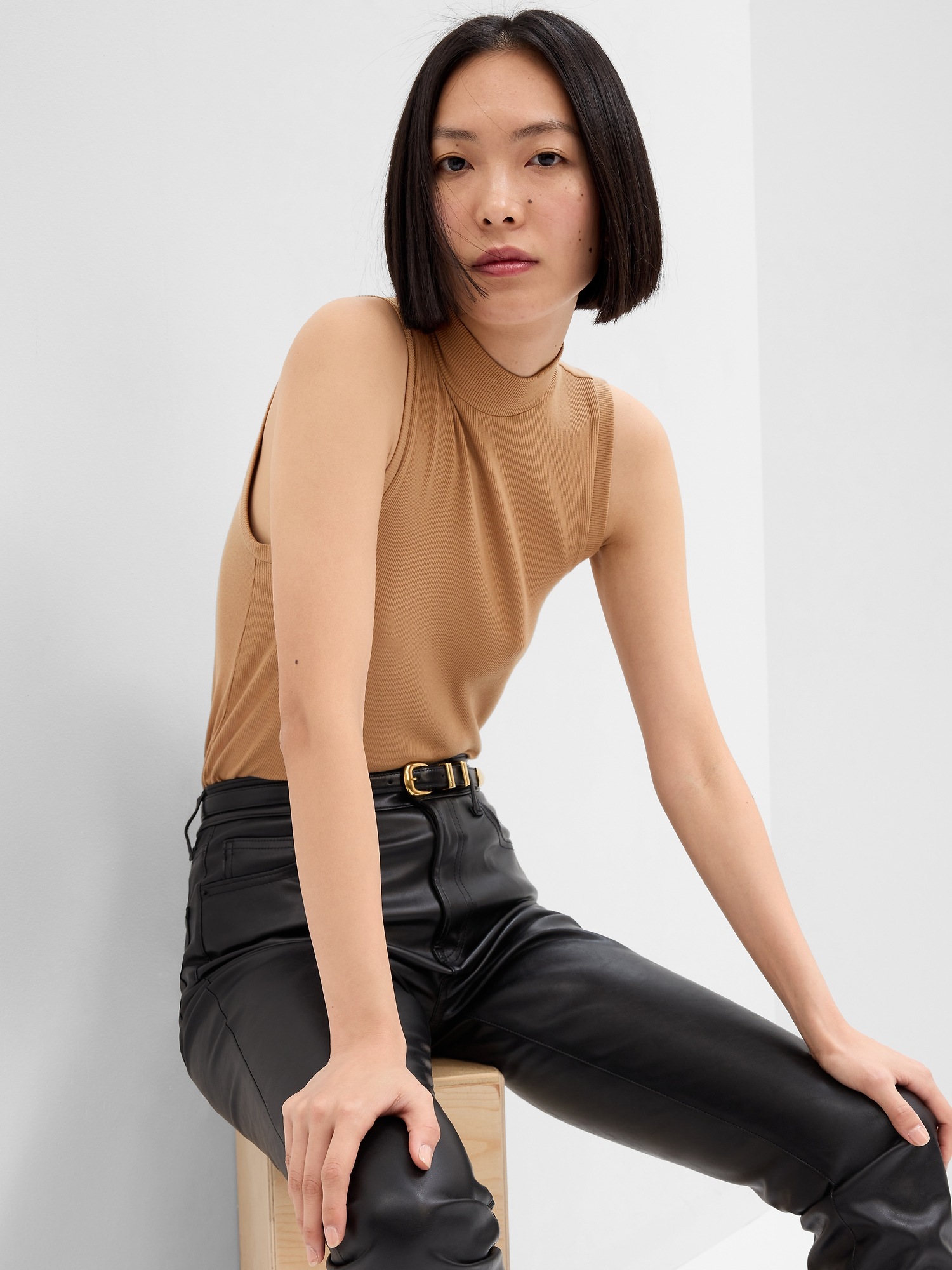 Fitted Sleeveless Mockneck T-Shirt
