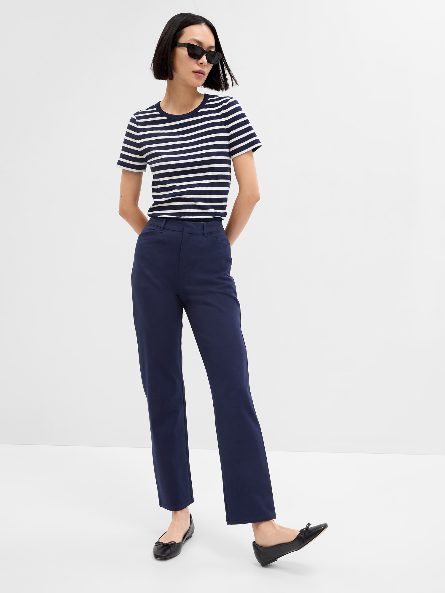 Mid Rise Straight Leg Pants in Bi-Stretch