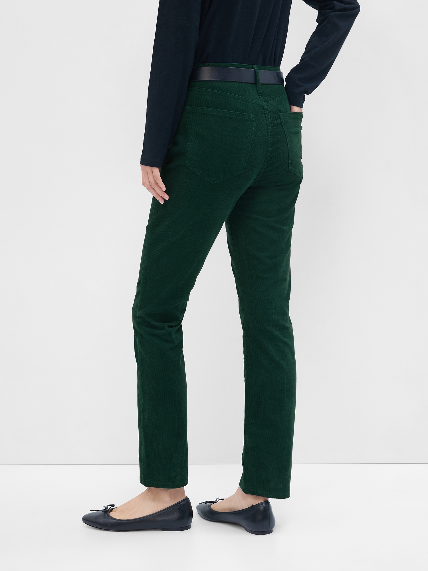 Fine corduroy trousers in a slim fit in Green