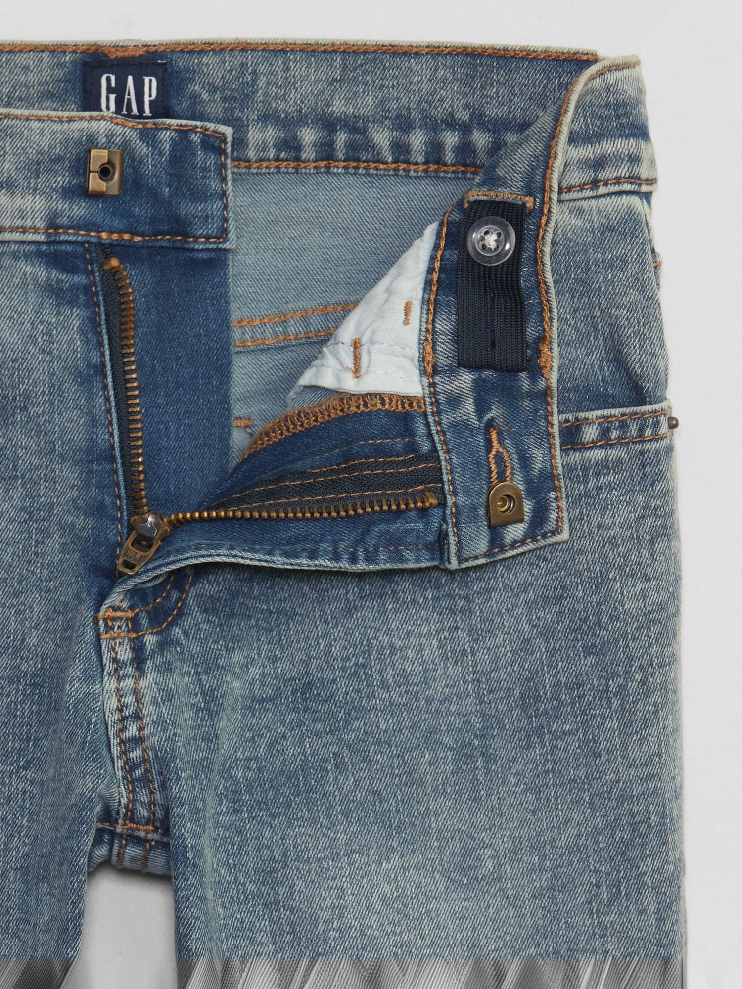 Buy Blue Jeans for Boys with Yellow Side Badge – Mumkins