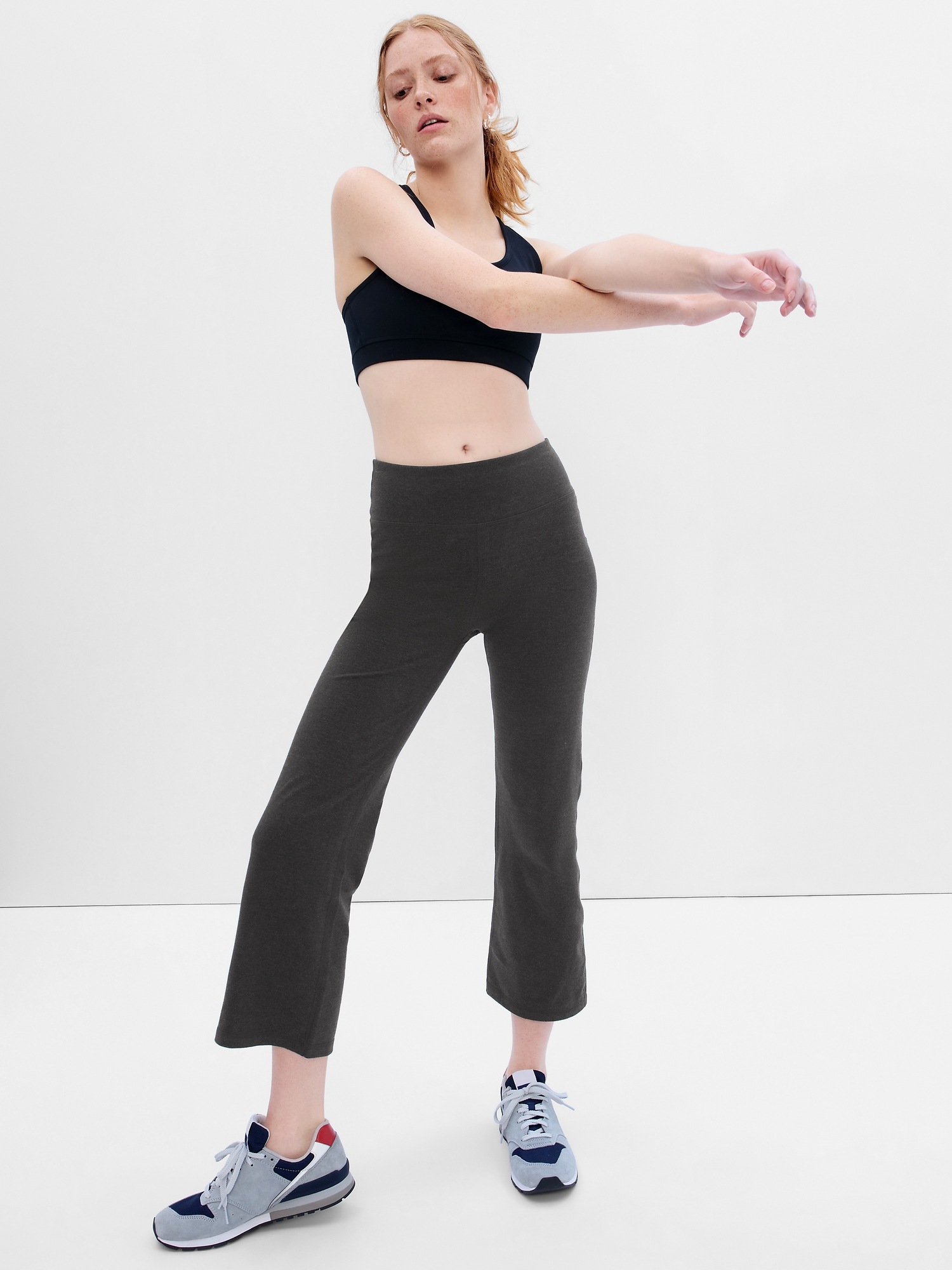 GapFit Sky High Studio Flare Leggings