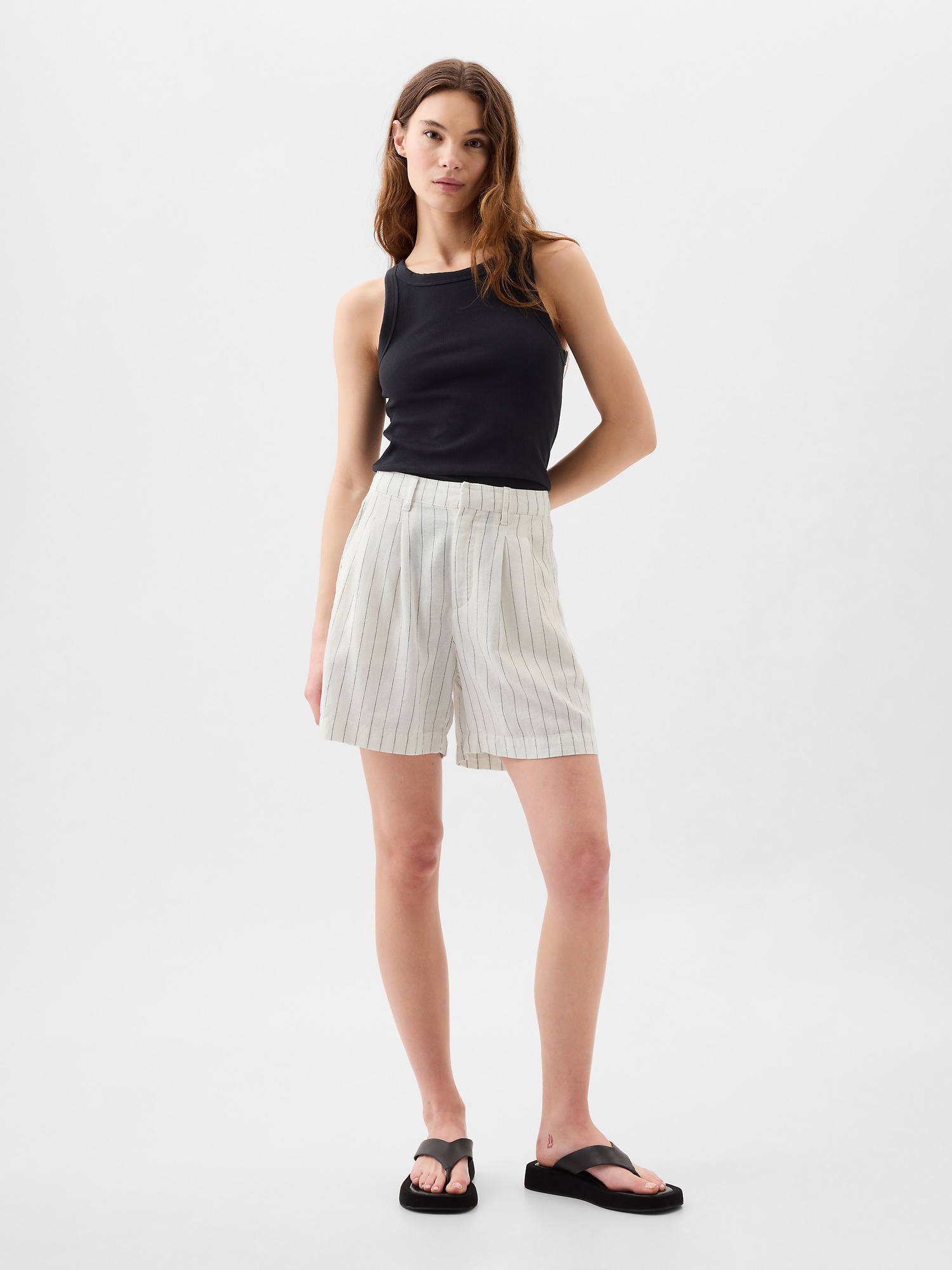 5 High Rise Linen-Blend Pleated Shorts