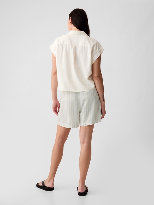 Image number 9 showing, 5" High Rise Linen-Blend Pleated Shorts