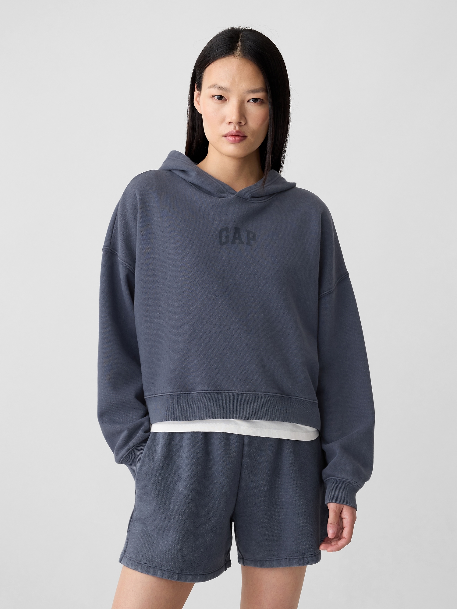 Relaxed Gap Mini-Logo Cropped Hoodie