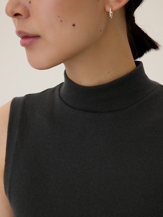 Image number 4 showing, Ribbed Sleeveless Mockneck T-Shirt