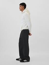 GapFlex Essential Khakis in Baggy Fit
