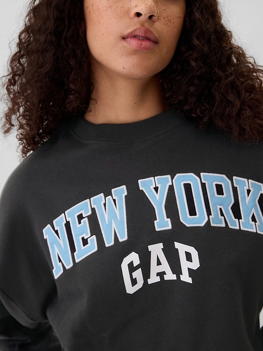 Image number 4 showing, Oversized Gap Graphic Sweatshirt
