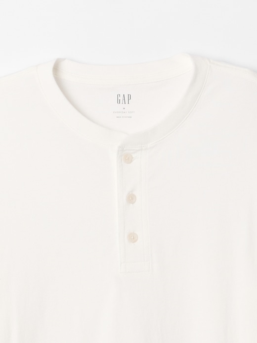 Image number 4 showing, Everyday Soft Curved Hem Henley T-Shirt