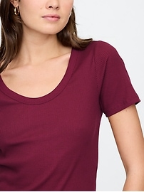 Ribbed Scoopneck T-Shirt