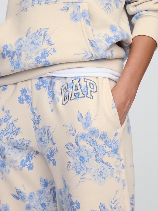 Image number 4 showing, Gap Logo Joggers