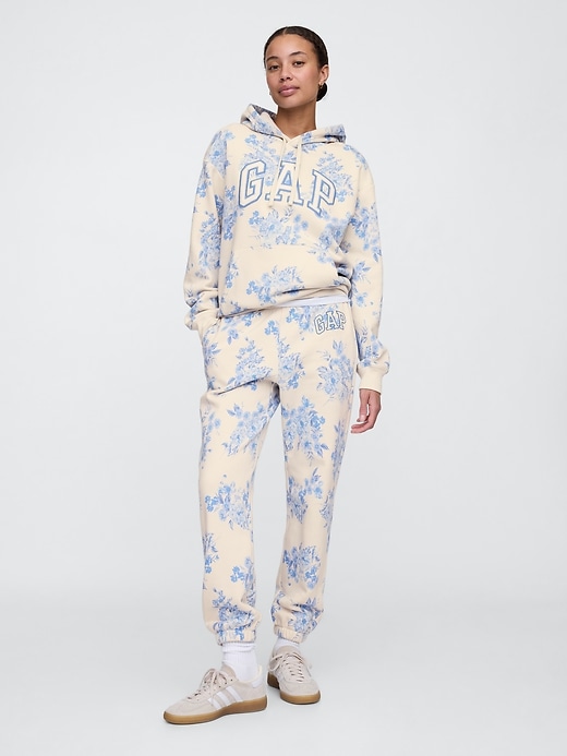 Image number 3 showing, Gap Logo Hoodie