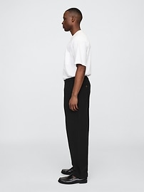 Relaxed Linen-Blend Pleated Trousers