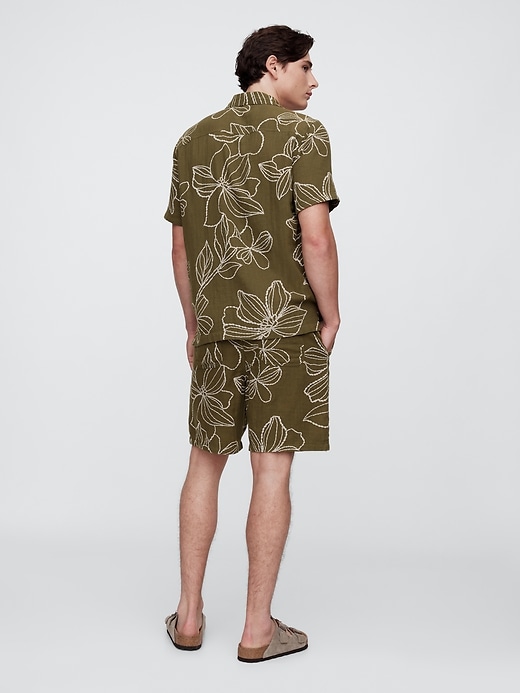 Image number 2 showing, 7" Gauze Easy Shorts
