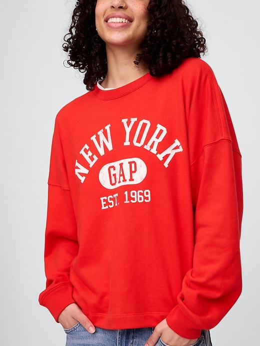 Image number 4 showing, Oversized Gap Graphic Sweatshirt