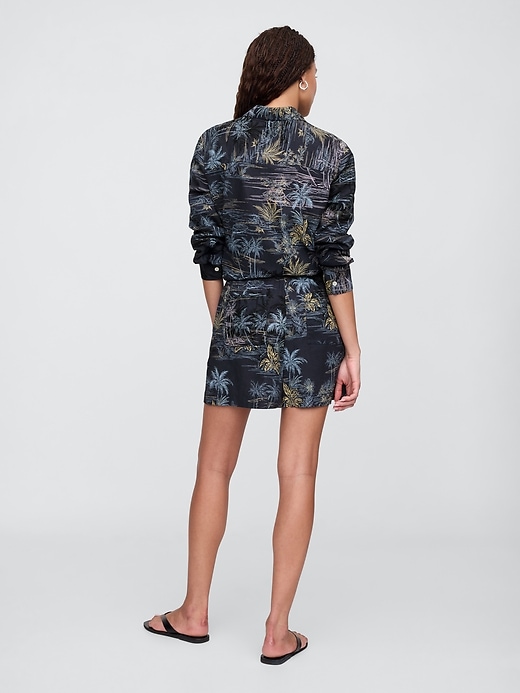 Image number 4 showing, 4" Mid Rise Pull-On Linen-Blend Shorts