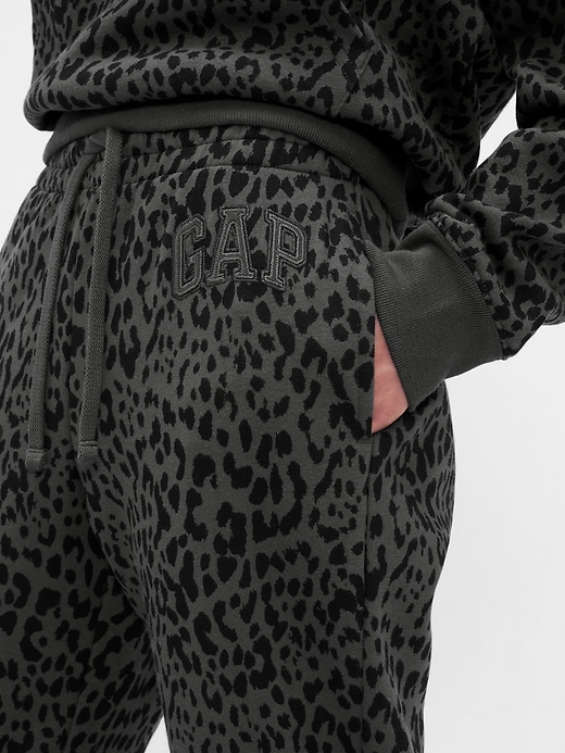 Image number 4 showing, Gap Logo Joggers