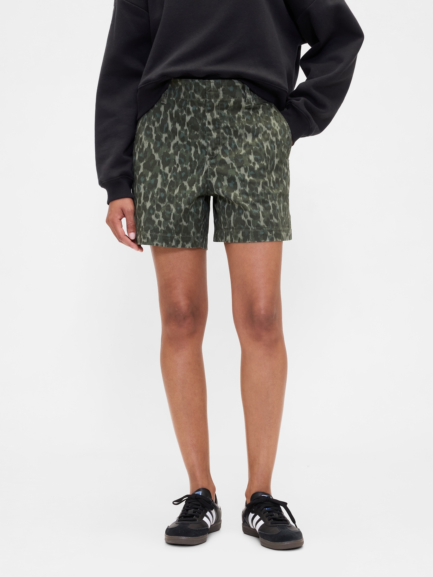Gap Factory 5" Mid Rise Downtown Khaki Shorts In Brown