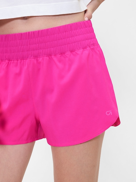 Image number 4 showing, GapFit 3" Mid Rise Runaround Shorts