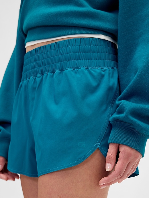 Image number 4 showing, GapFit 3" Mid Rise Runaround Shorts