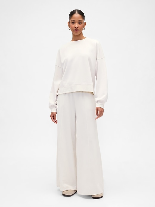 Image number 3 showing, Oversized Balloon Sleeve Crewneck Sweatshirt