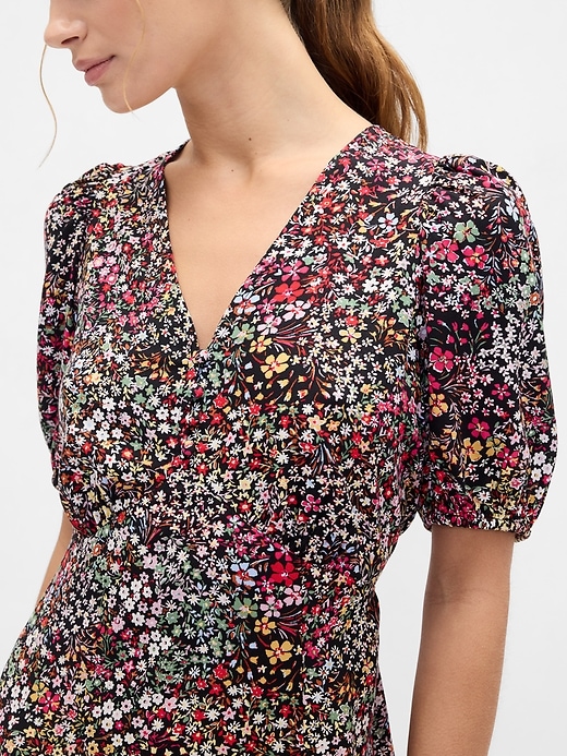 Image number 3 showing, Puff Sleeve V-Neck Maxi Dress